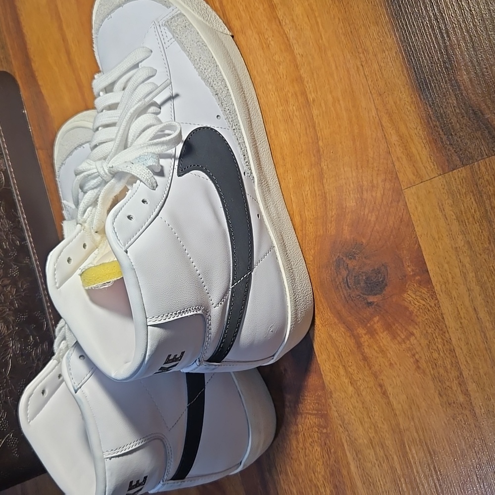 Nike Women's Blazer Mid '77 Vintage Shoes Sneakers  Whitigh-Tops Size 9